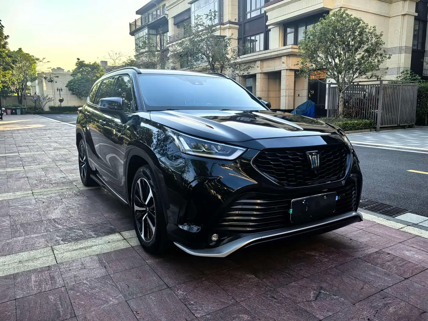 Toyota Crown Kluger 2022 — Photo 3/18