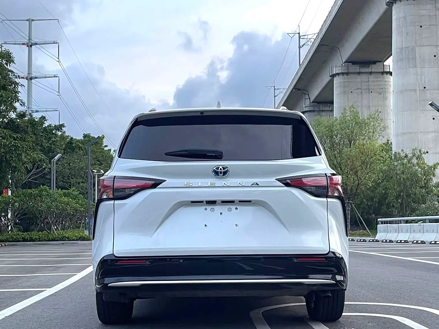 Toyota Sienna 2024 — Şəkil 5/15