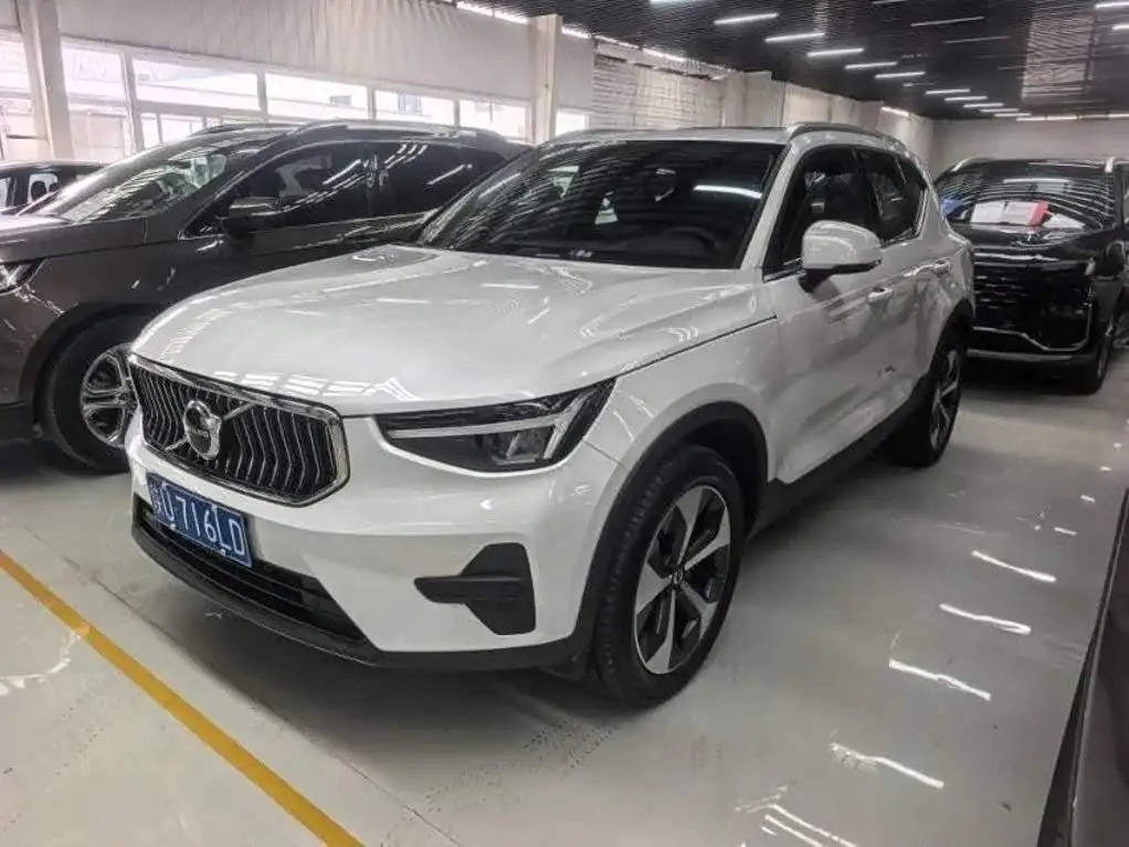 Volvo XC40, 2025