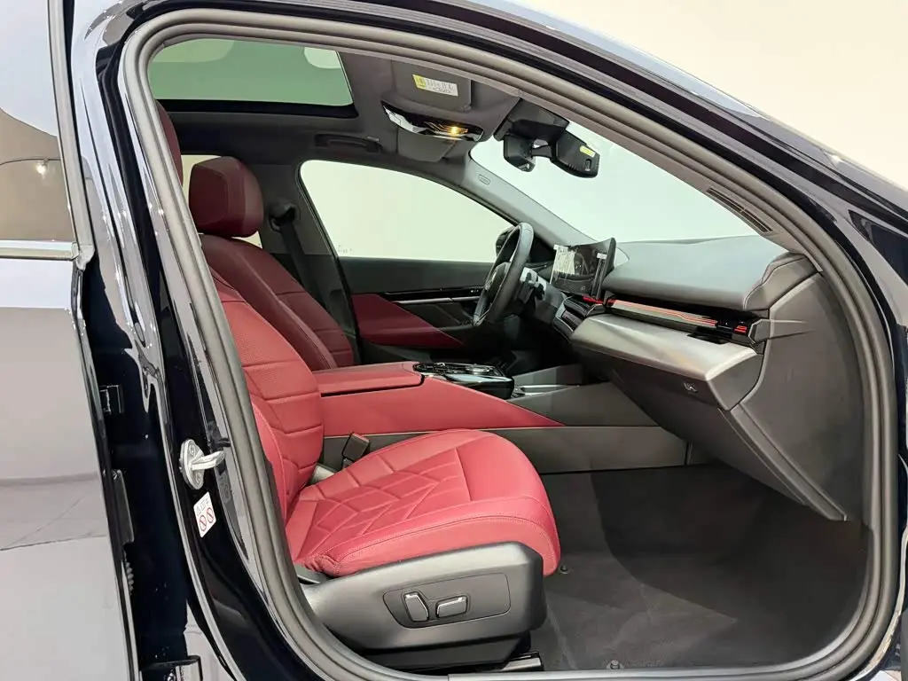 BMW 5 Series 2024 — Photo 18/20