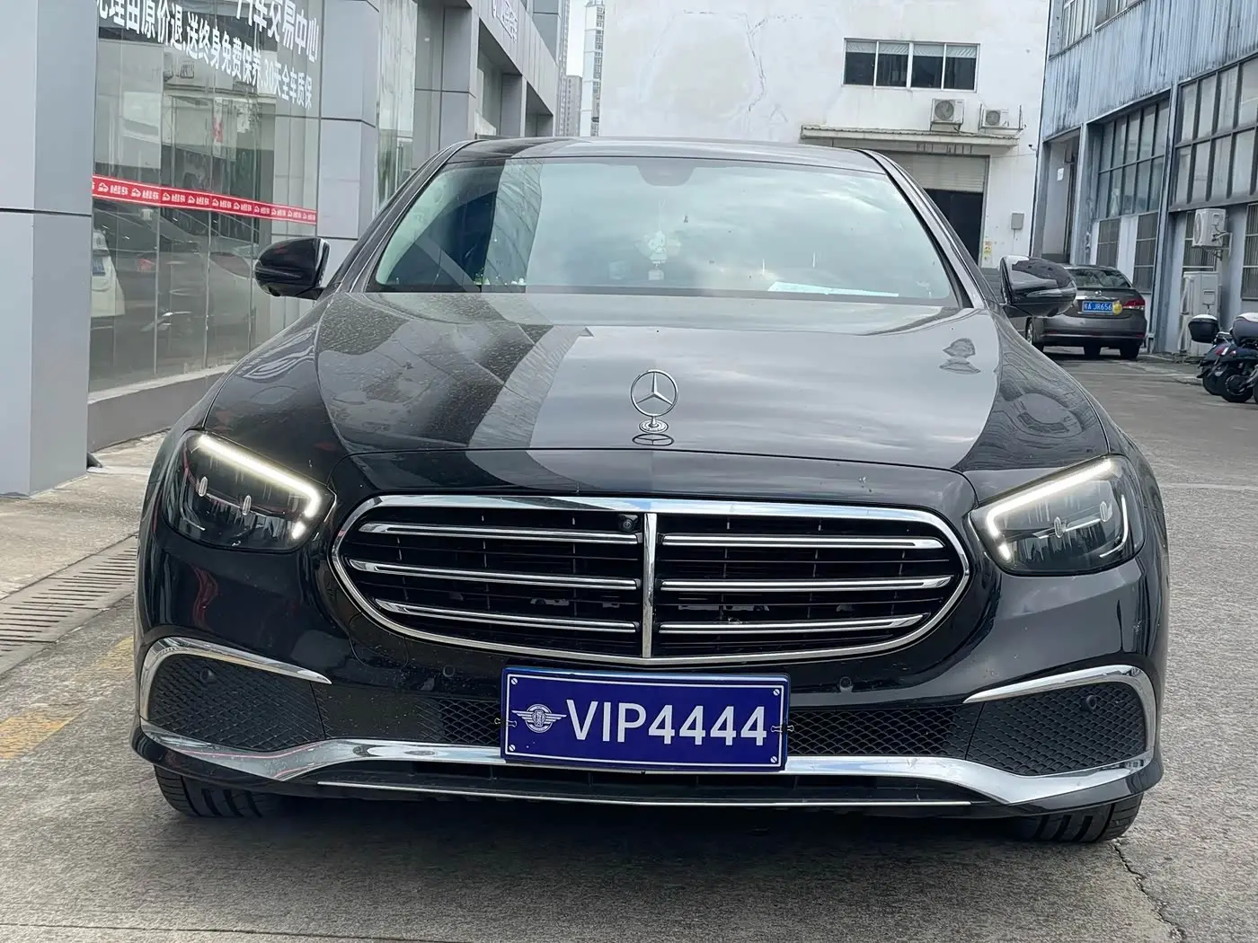 Mercedes-Benz E-Class 2023 — Фото 2/13