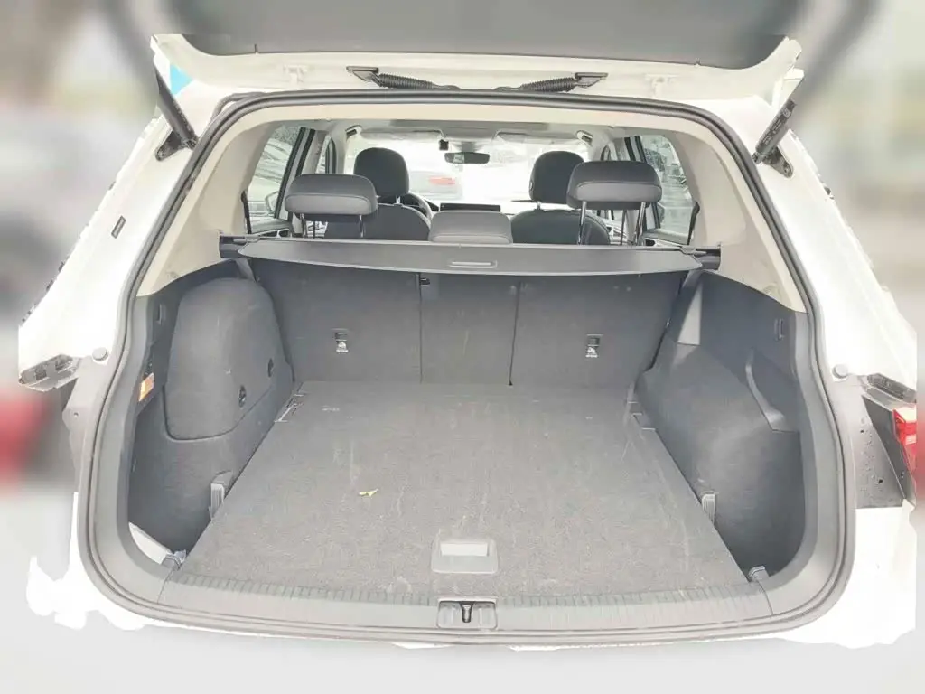 Volkswagen Tiguan L PHEV 2024 — Photo 5/13