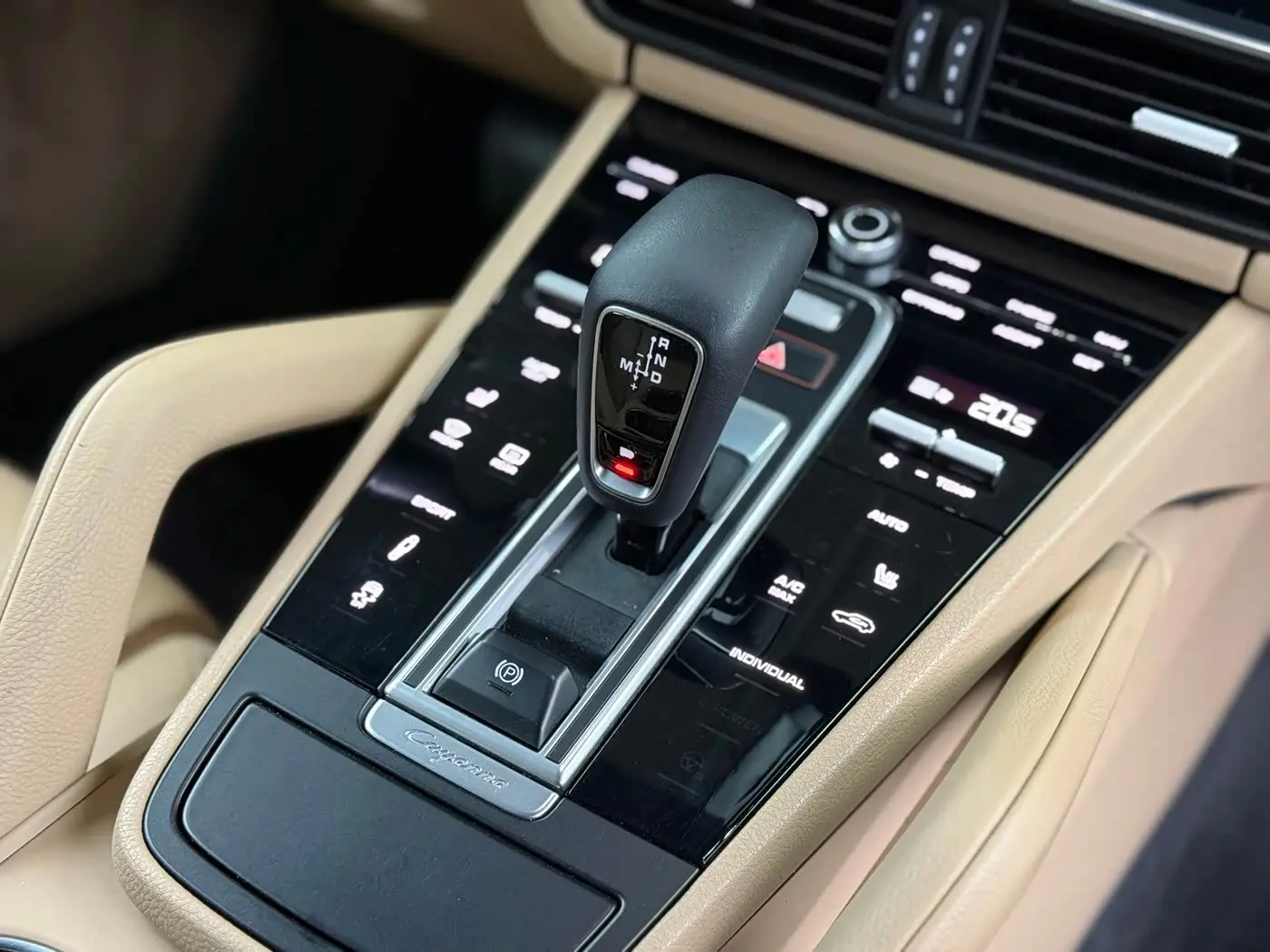 Porsche Cayenne 2018 — Şəkil 9/19