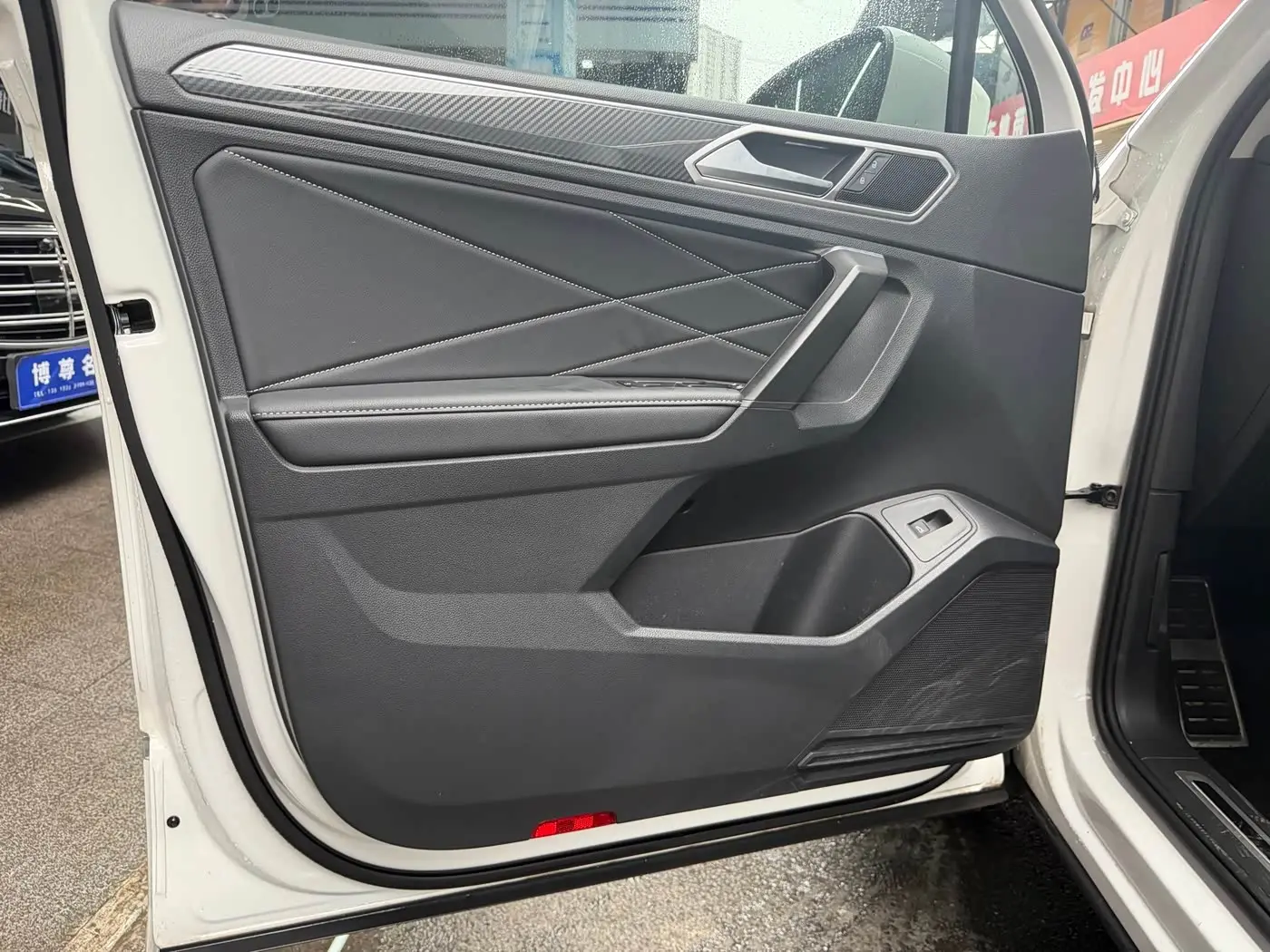 Volkswagen Tiguan L 2022 — Photo 7/20