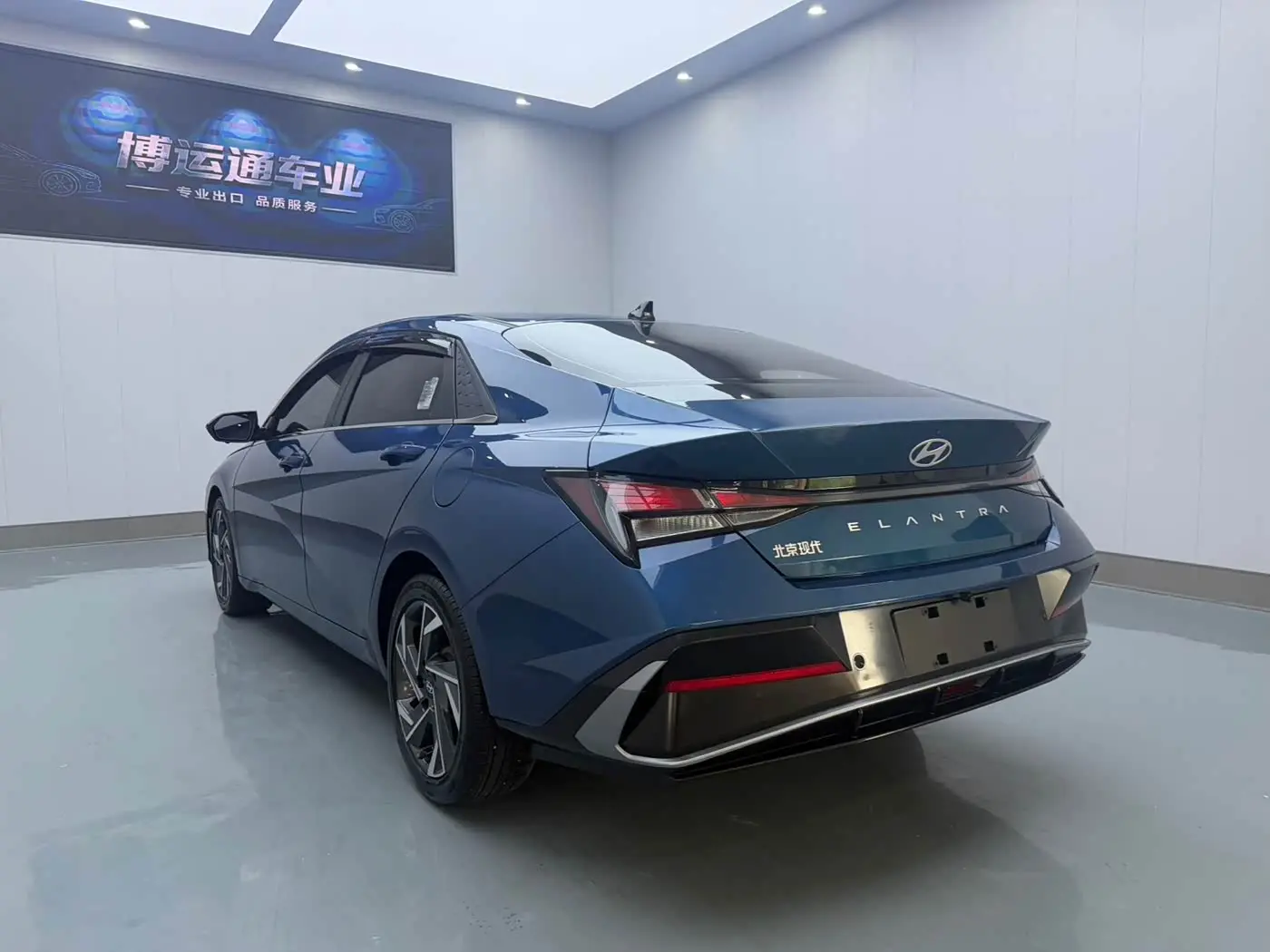 Hyundai Elantra 2024 — Фото 4/10