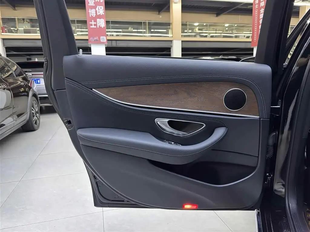 Mercedes-Benz E-Class 2018 — Photo 15/16