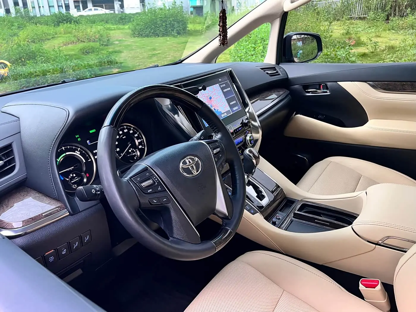 Toyota Alphard 2023 — Фото 13/19