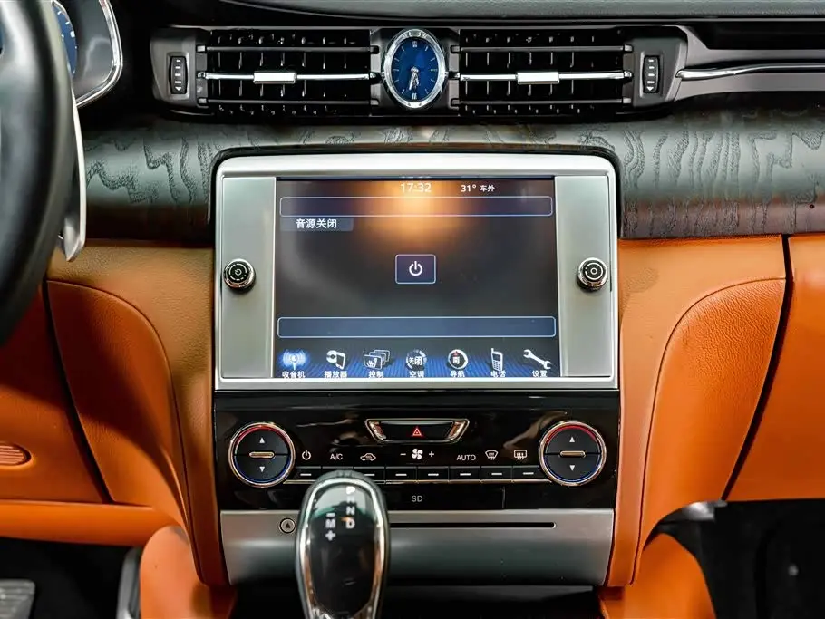 Maserati Quattroporte 2015 — Фото 13/20