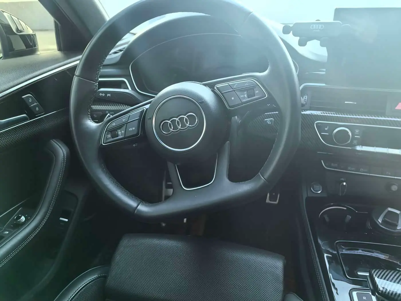 Audi A4L 2023 — Фото 13/16