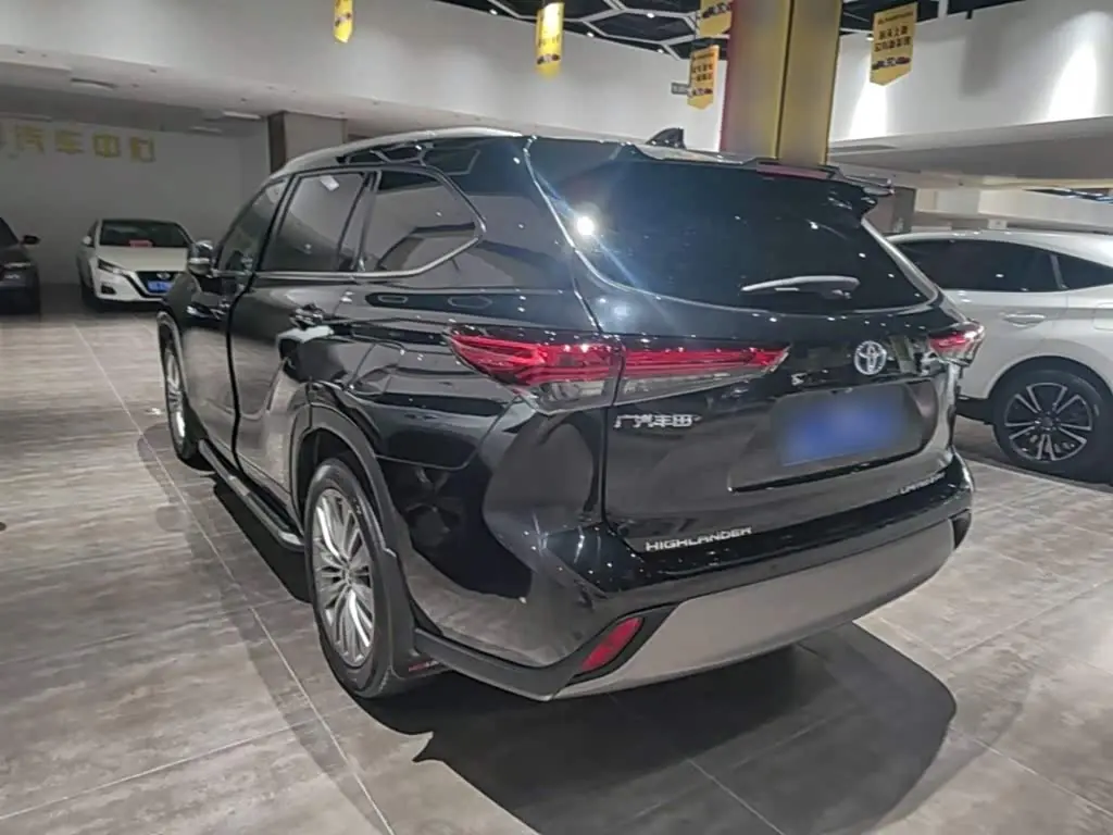 Toyota Highlander 2022 — Фото 4/19