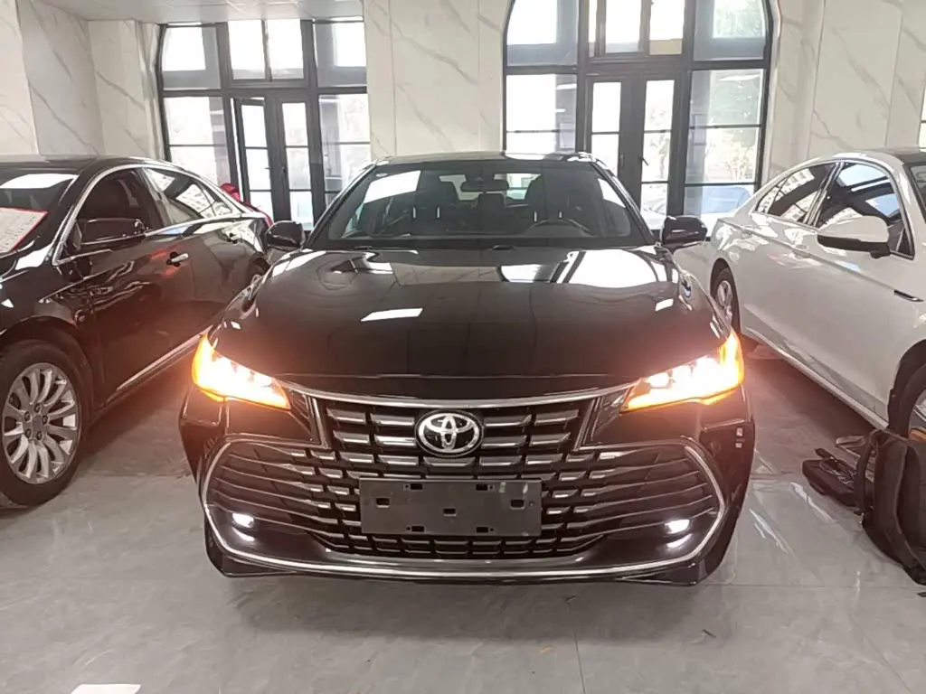 Toyota Avalon 2023 — Фото 2/19