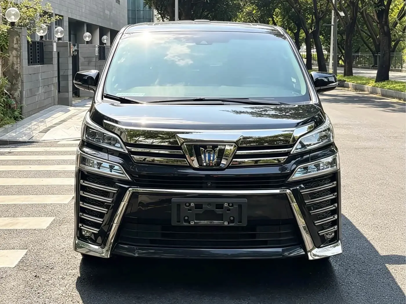Toyota Vellfire 2021 — Photo 2/20