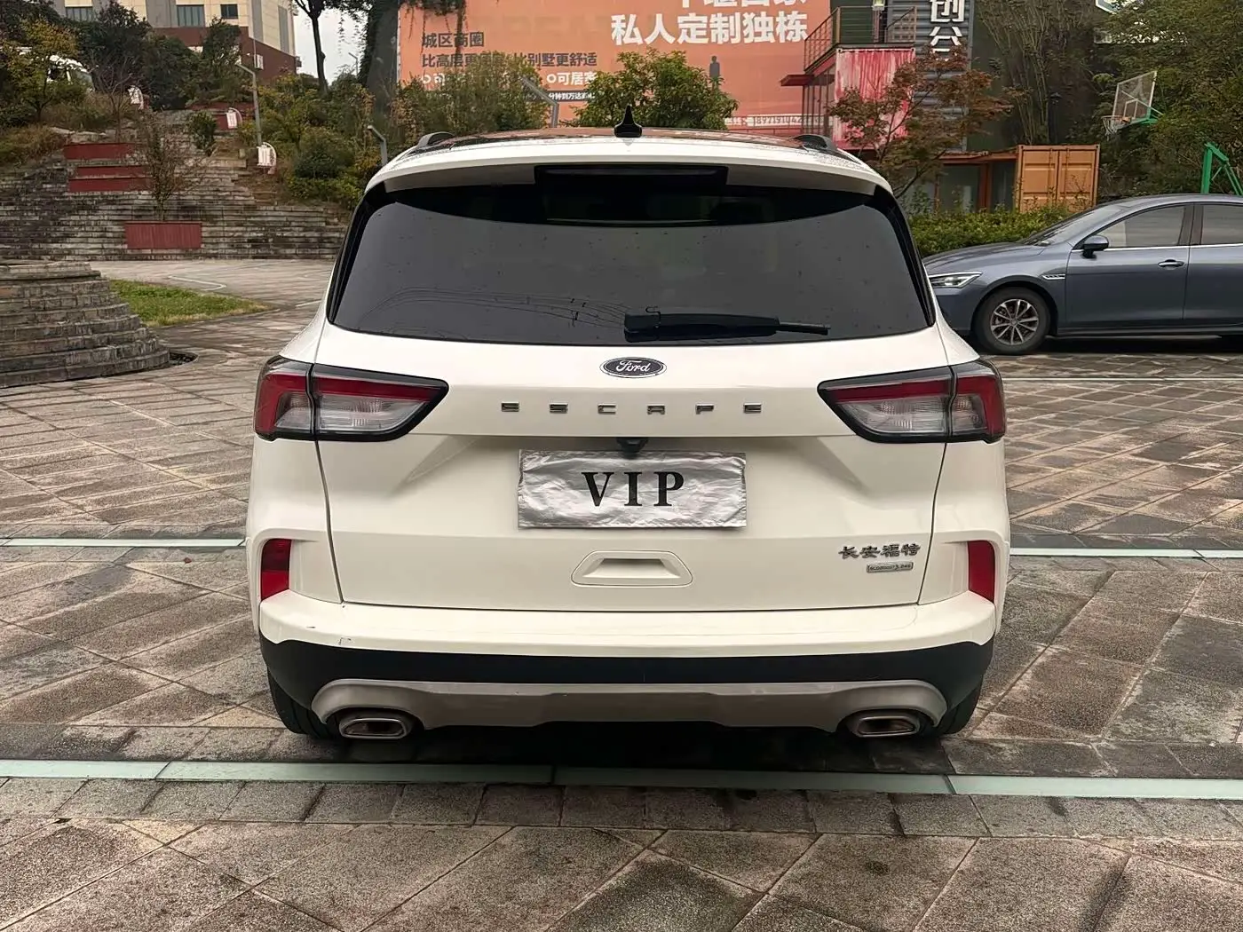Ford Escape 2023 — Фото 12/18