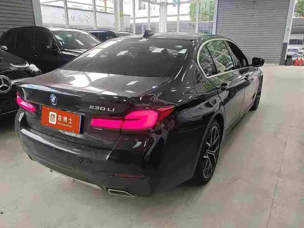 BMW 5 Series 2021 — Şəkil 2/4
