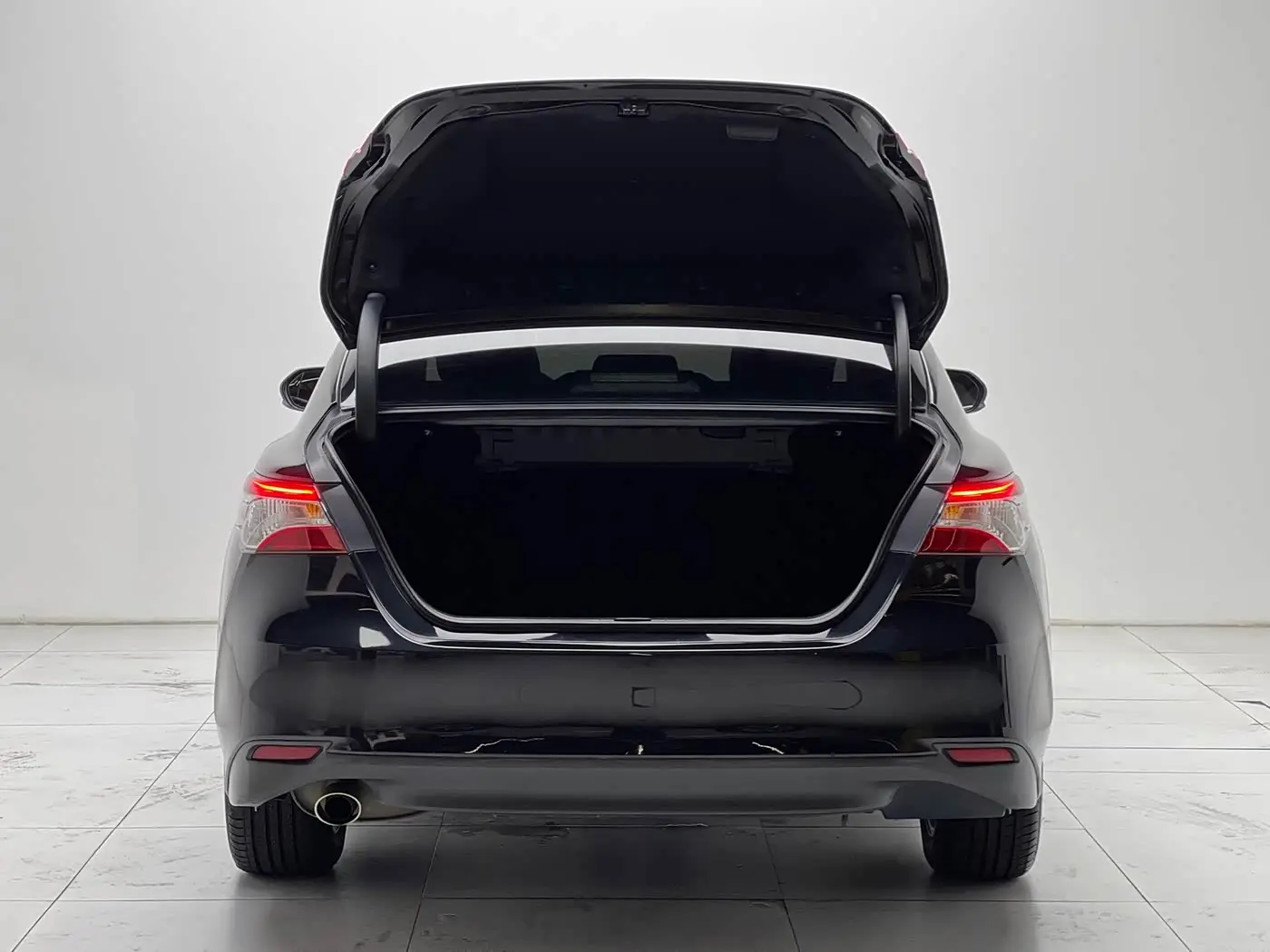 Toyota Camry 2022 — Фото 19/20