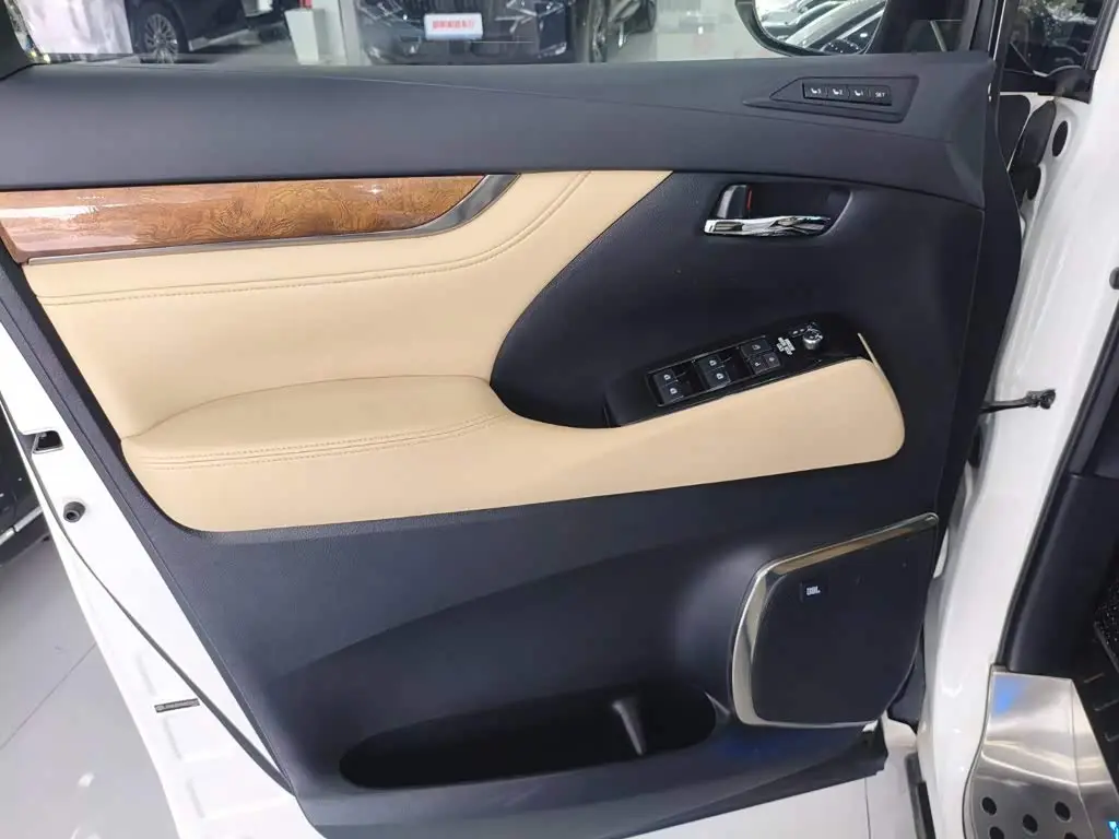 Toyota Alphard 2018 — Фото 7/18