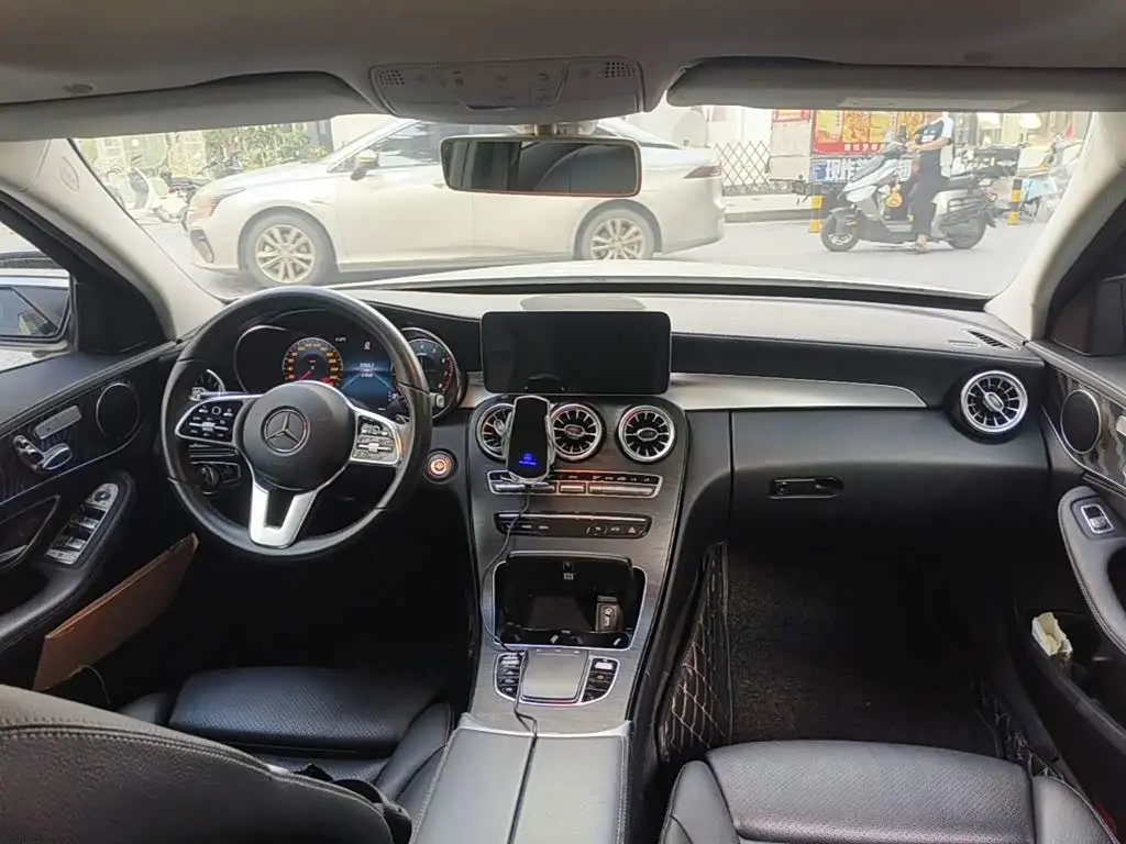 Mercedes-Benz C-Class 2019 — Фото 12/13