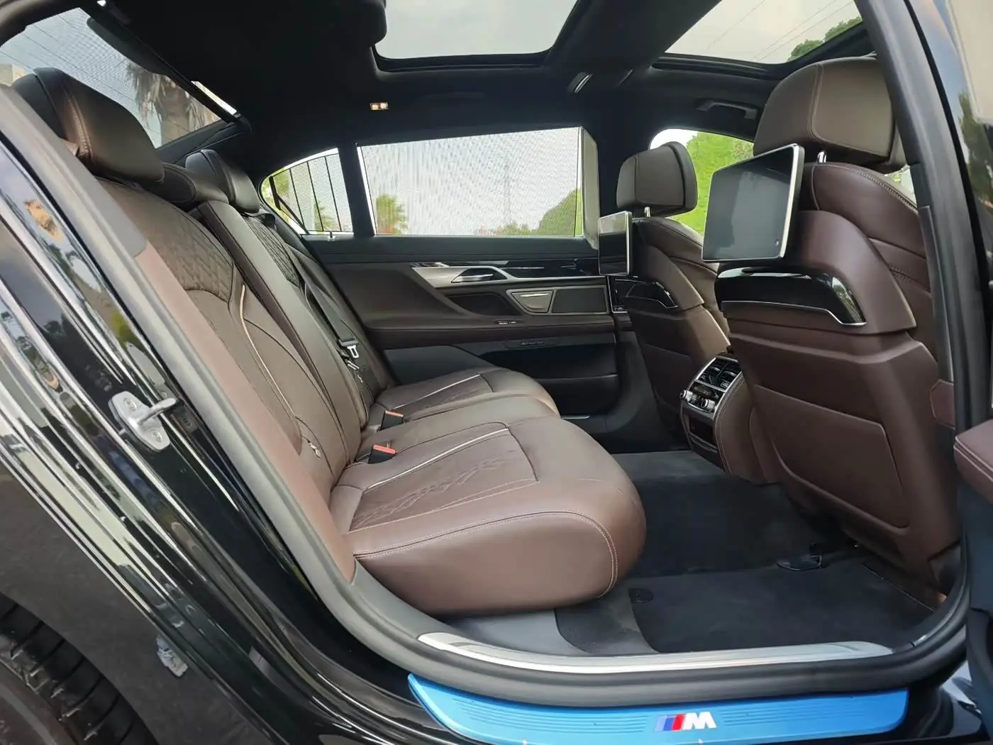 BMW 7 Series 2018 — Photo 9/20