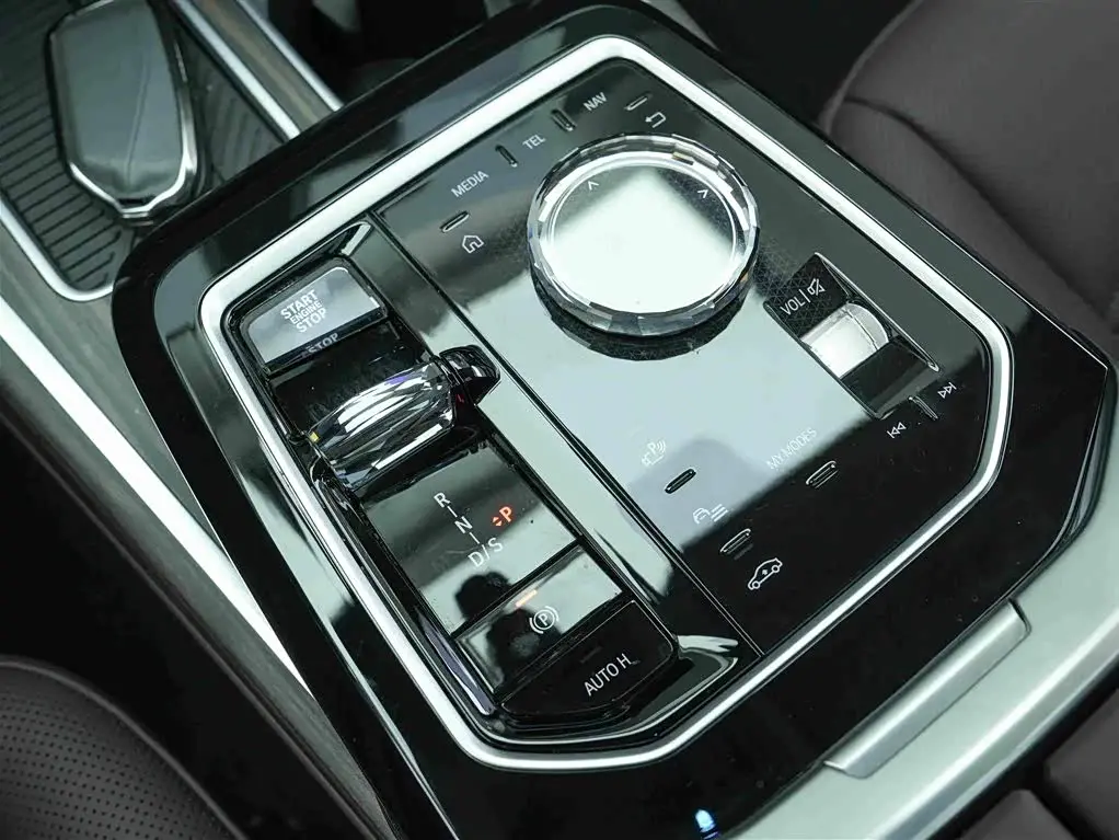 BMW 7 Series 2025 — Photo 10/20
