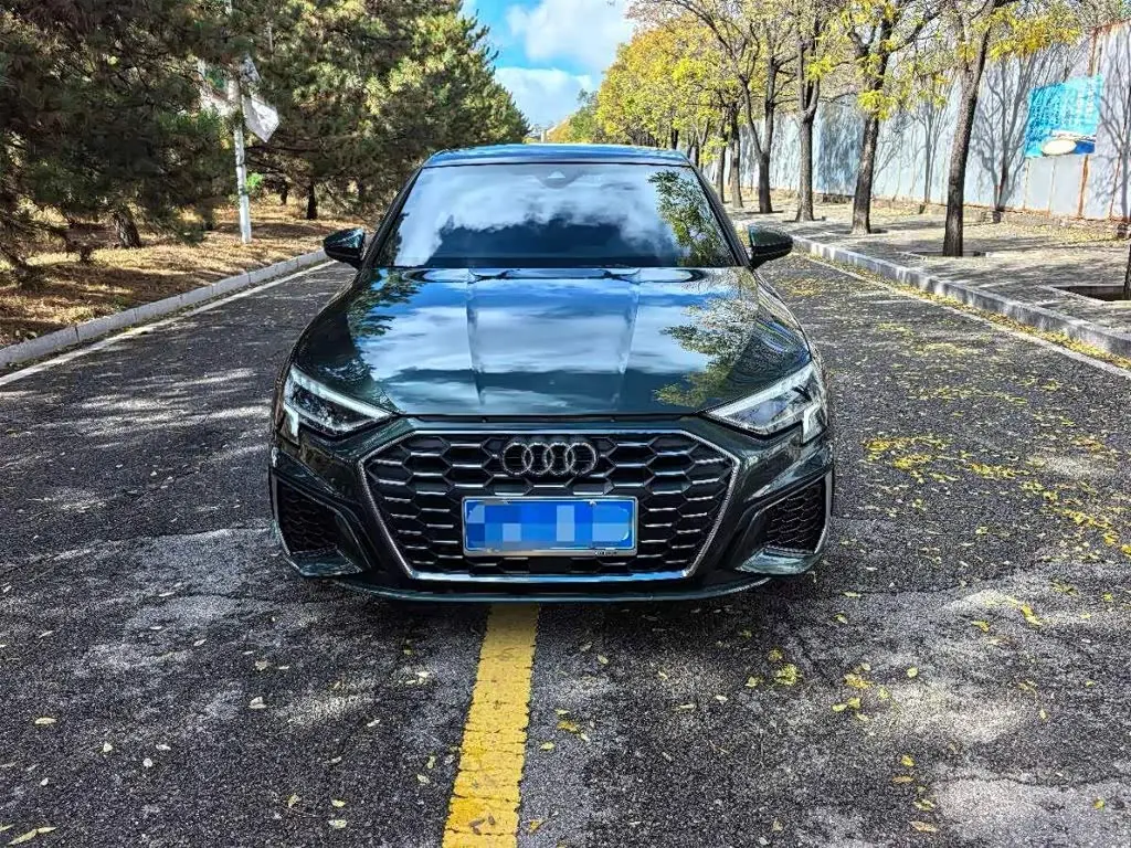Audi A3 2023 — Фото 2/9