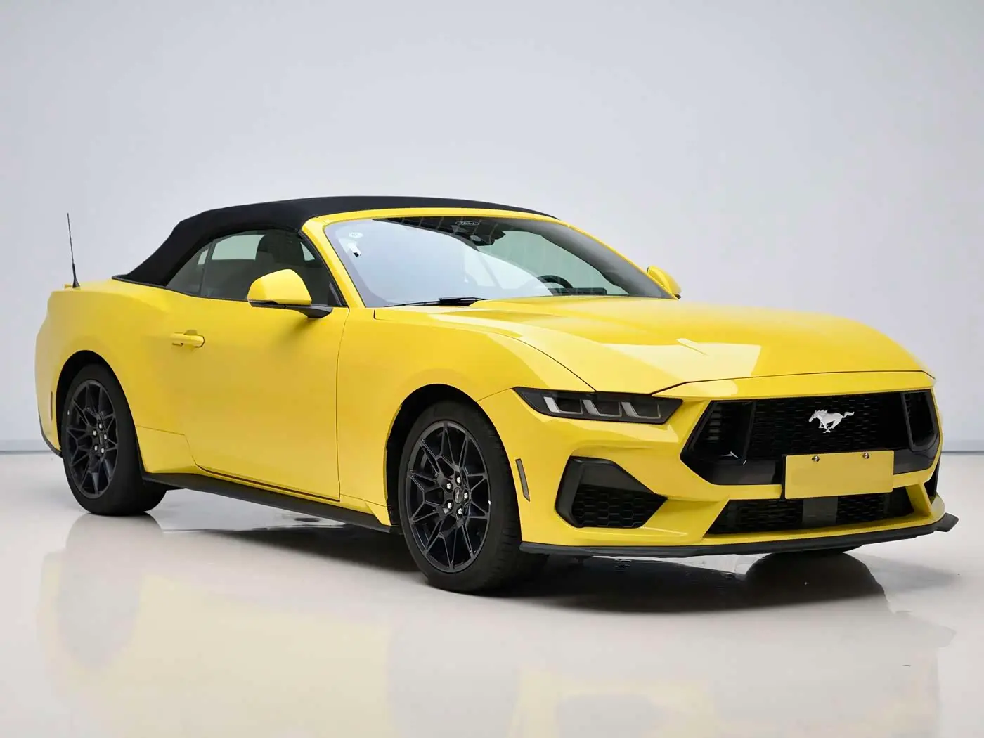 Ford Mustang 2024 — Фото 3/20