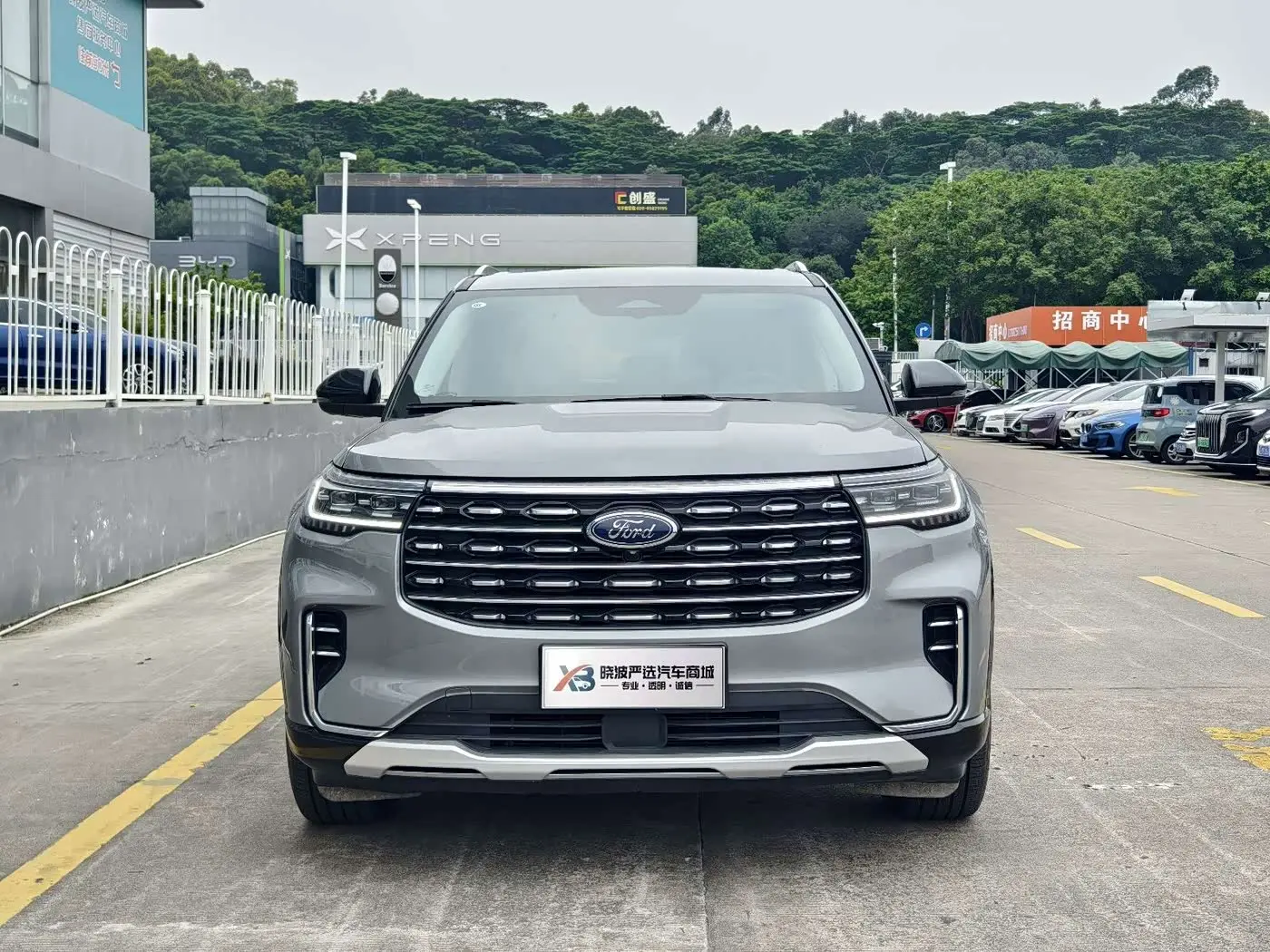 Ford Explorer 2025 — Photo 2/20