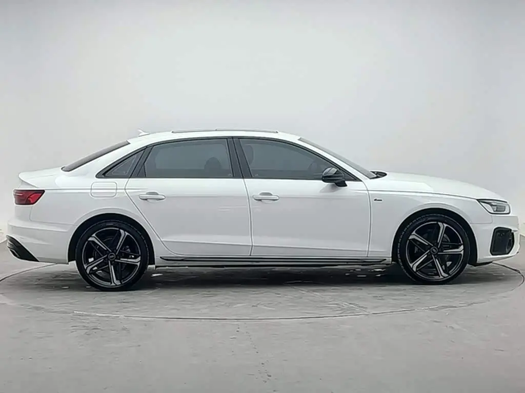 Audi A4L 2024 — Фото 4/14