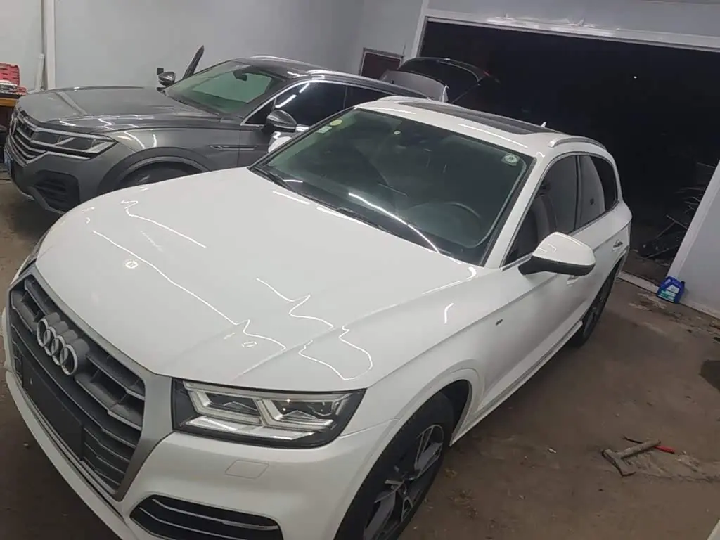 Audi Q5L 2018 — Фото 1/20