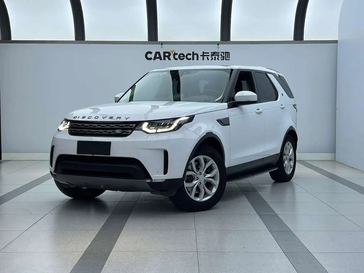 Land Rover Discovery 2018 — Photo 2/19
