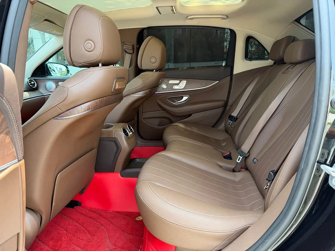 Mercedes-Benz E-Class 2020 — Photo 9/18