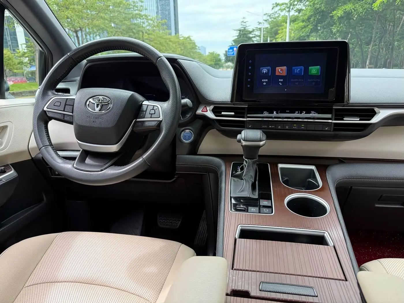 Toyota Sienna 2023 — Photo 8/20
