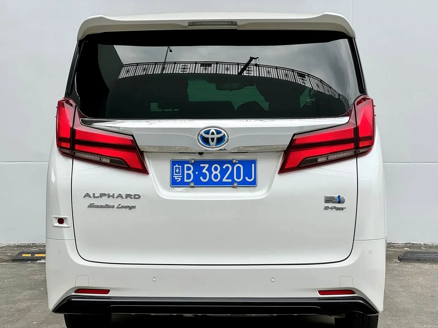 Toyota Alphard 2020 — Photo 16/17