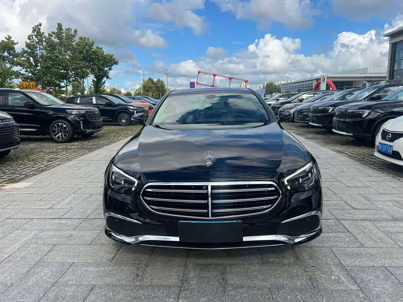 Mercedes-Benz E-Class 2021 — Photo 2/8