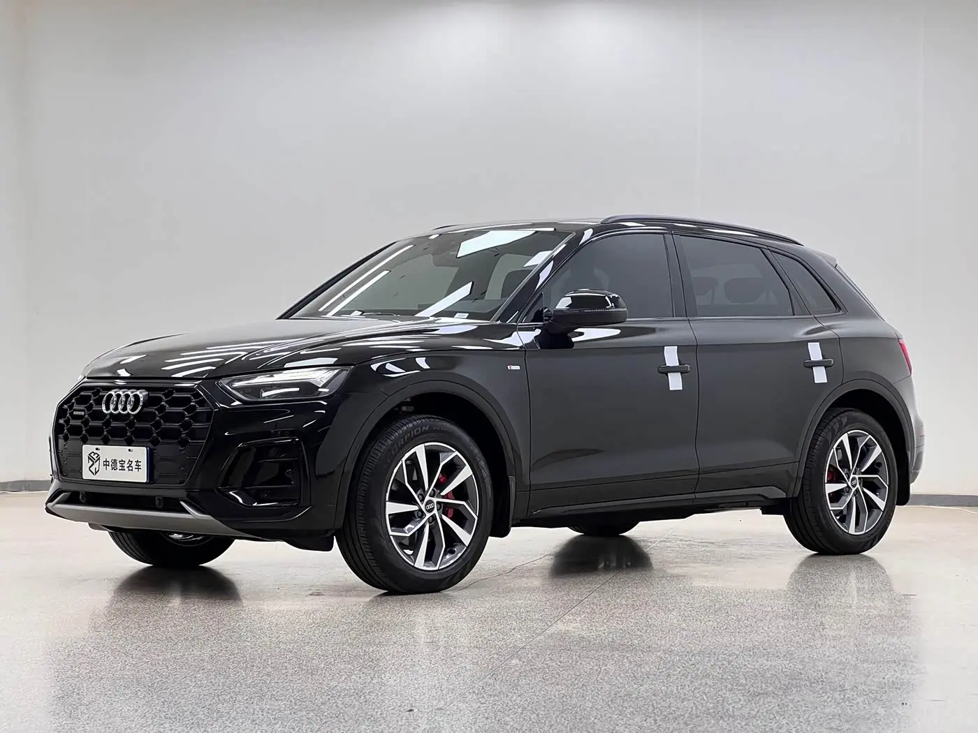 Audi Q5L 2025 — Şəkil 1/19
