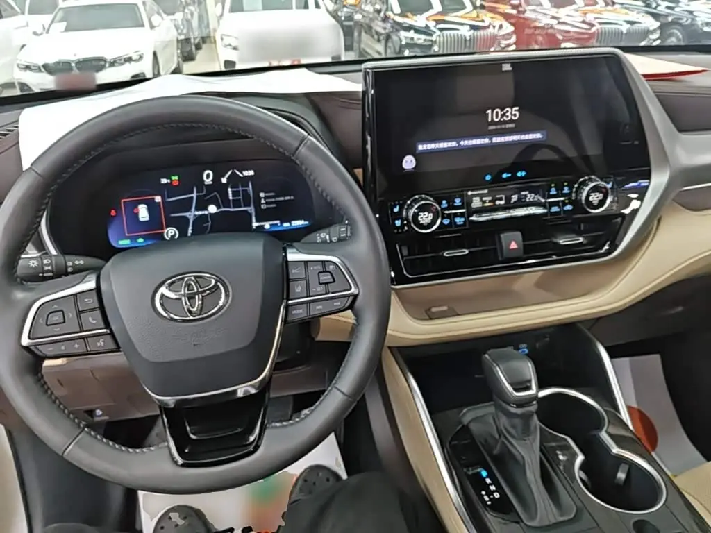 Toyota Highlander 2022 — Фото 9/19