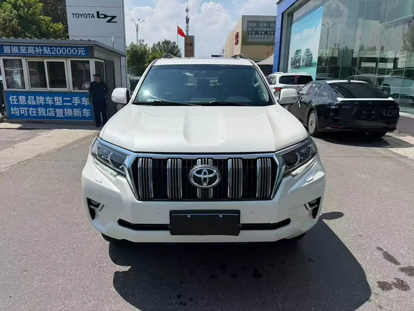 Toyota Prado 2019 — Photo 2/9
