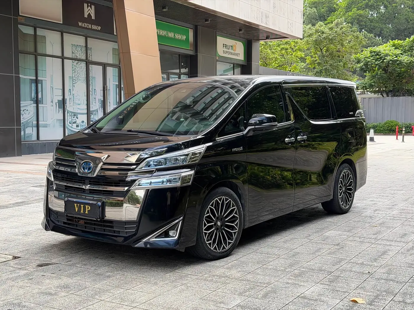 Toyota Vellfire 2020 — Фото 1/19