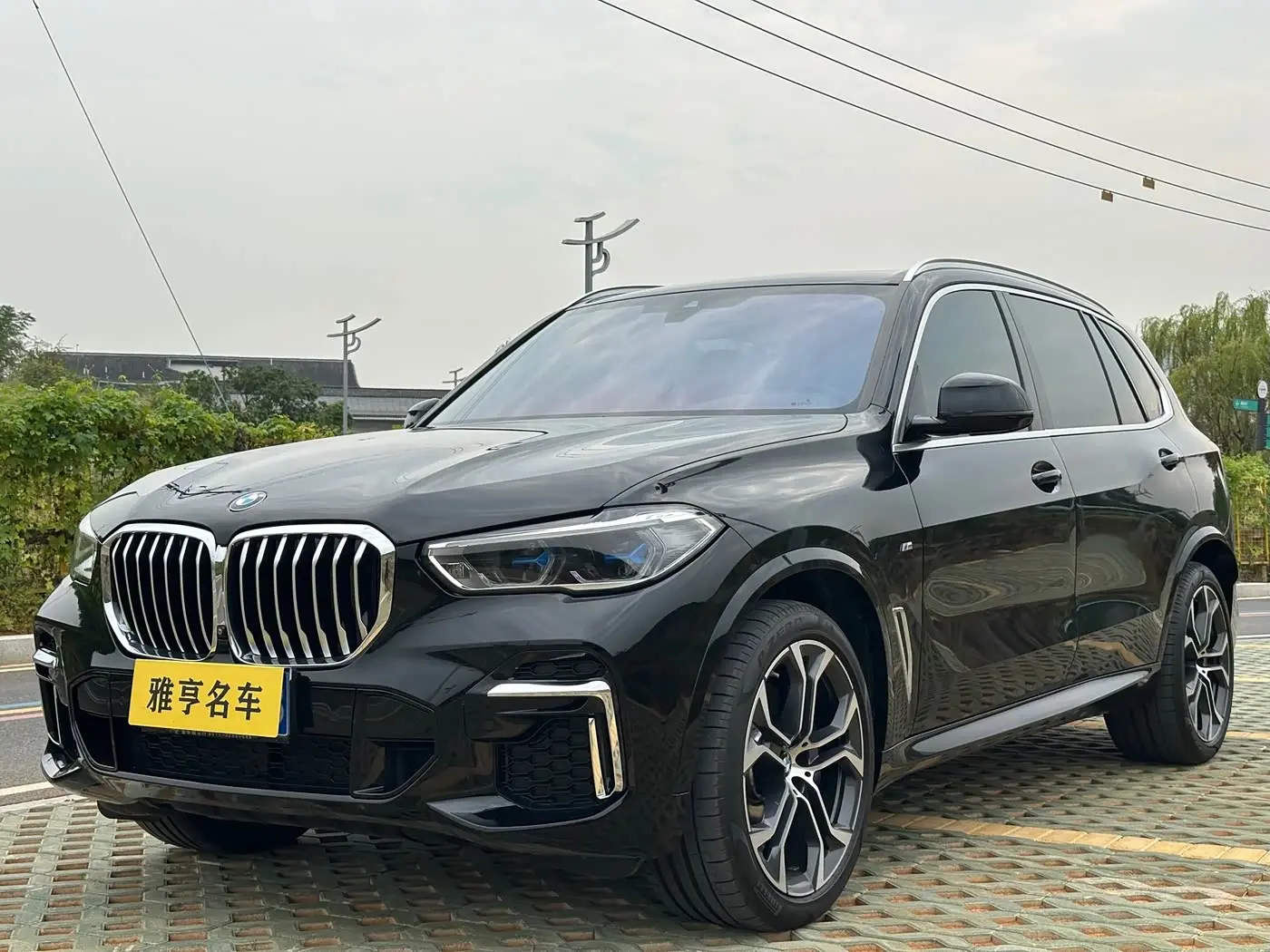 BMW X5 2023 — Фото 1/18