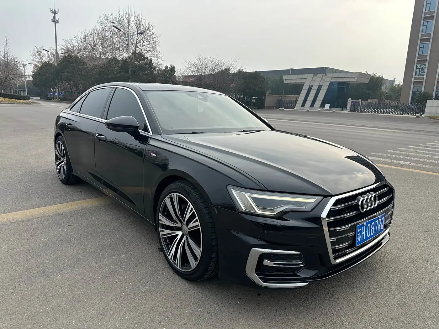 Audi A6L 2020 — Photo 3/9