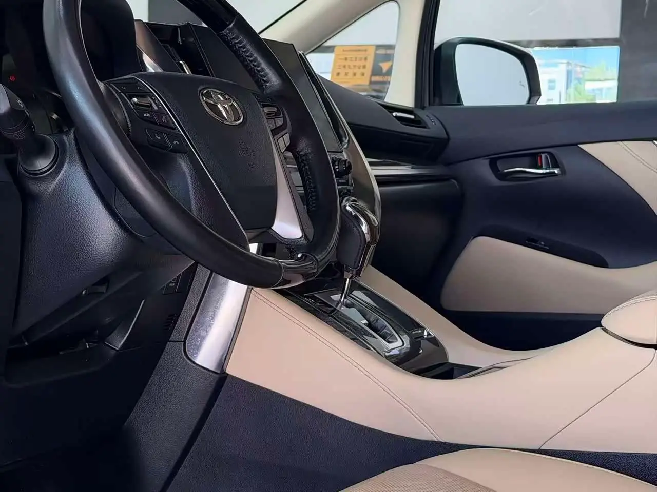 Toyota Alphard 2020 — Photo 10/12