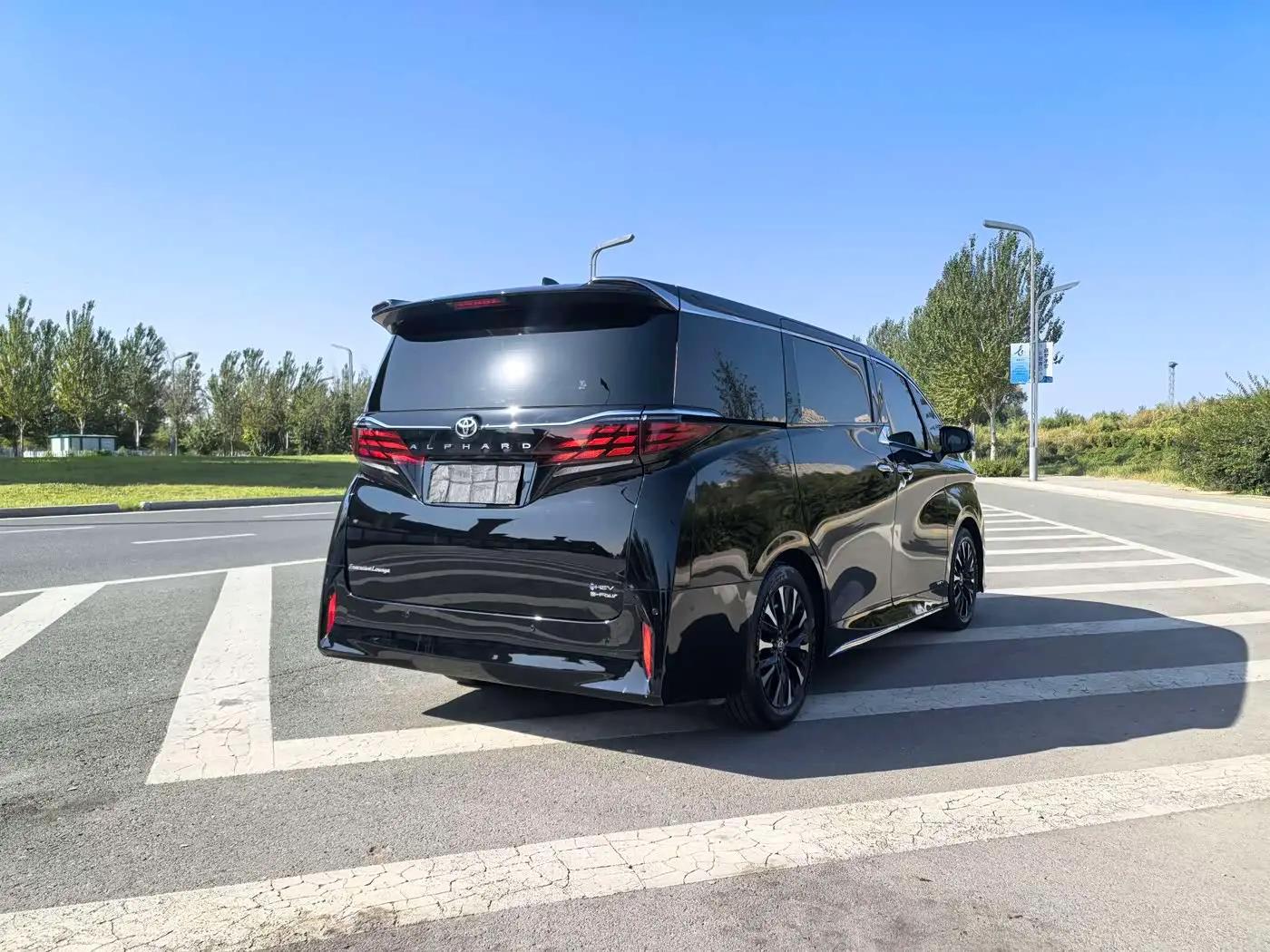 Toyota Alphard 2023 — Фото 6/20