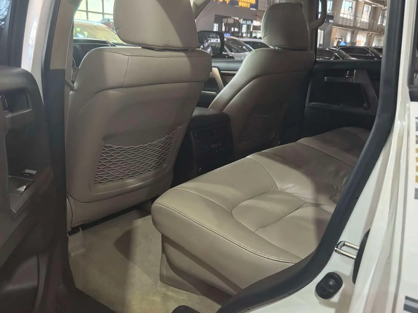 Toyota Land Cruiser 2011 — Photo 6/9