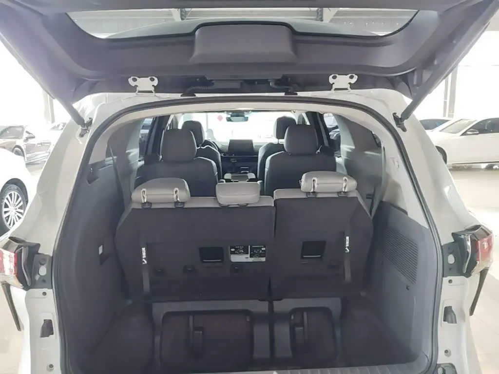 Toyota Sienna 2024 — Photo 14/19