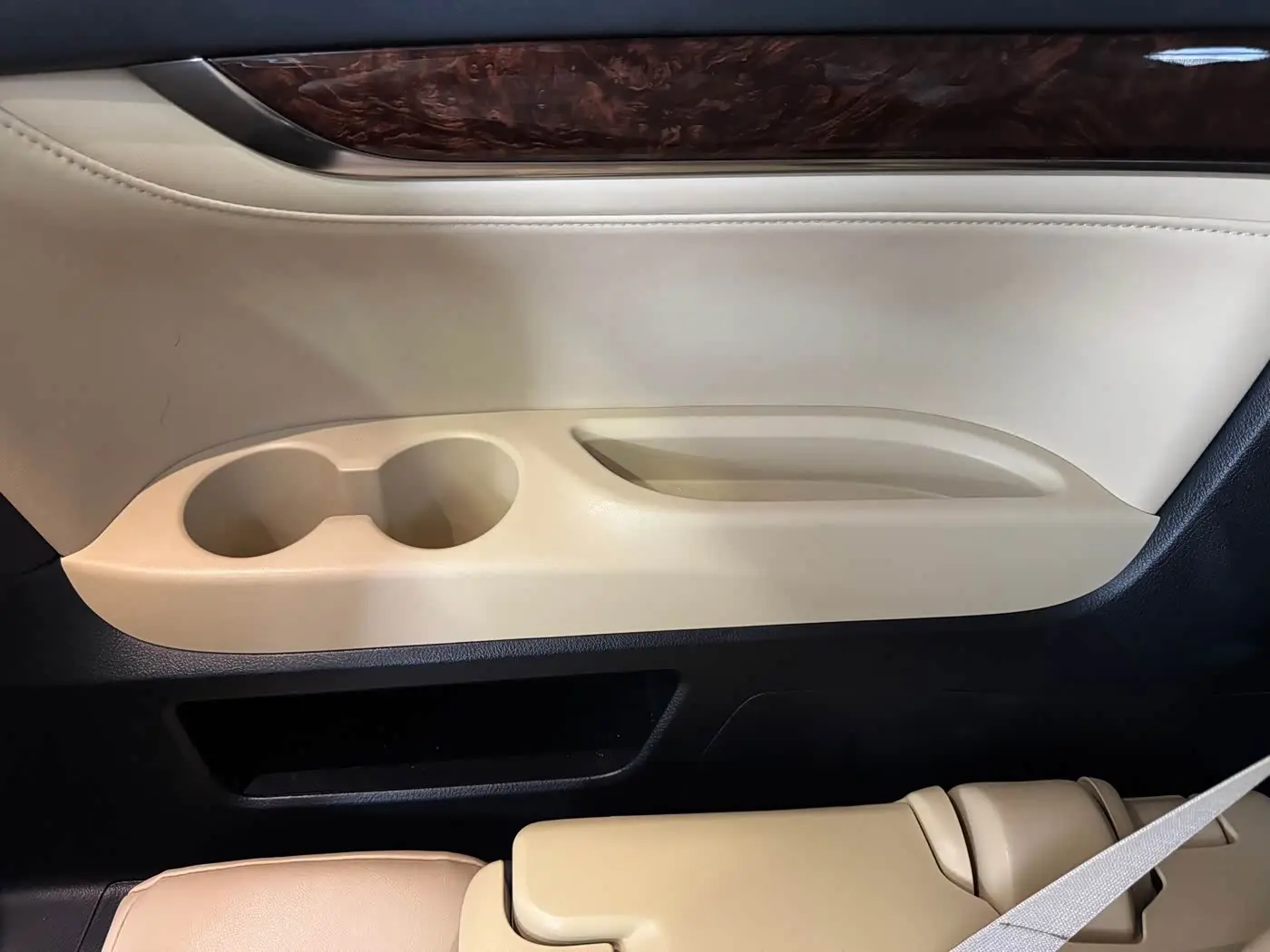 Toyota Alphard 2018 — Photo 19/20