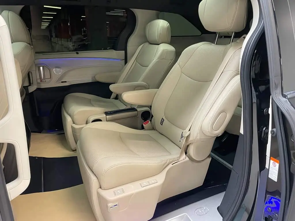 Toyota Granvia 2023 — Фото 11/20