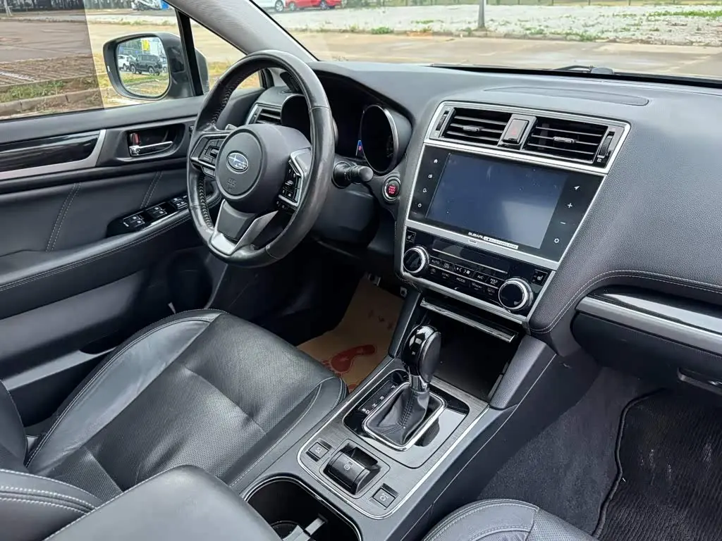 Subaru Legacy 2020 — Photo 17/20