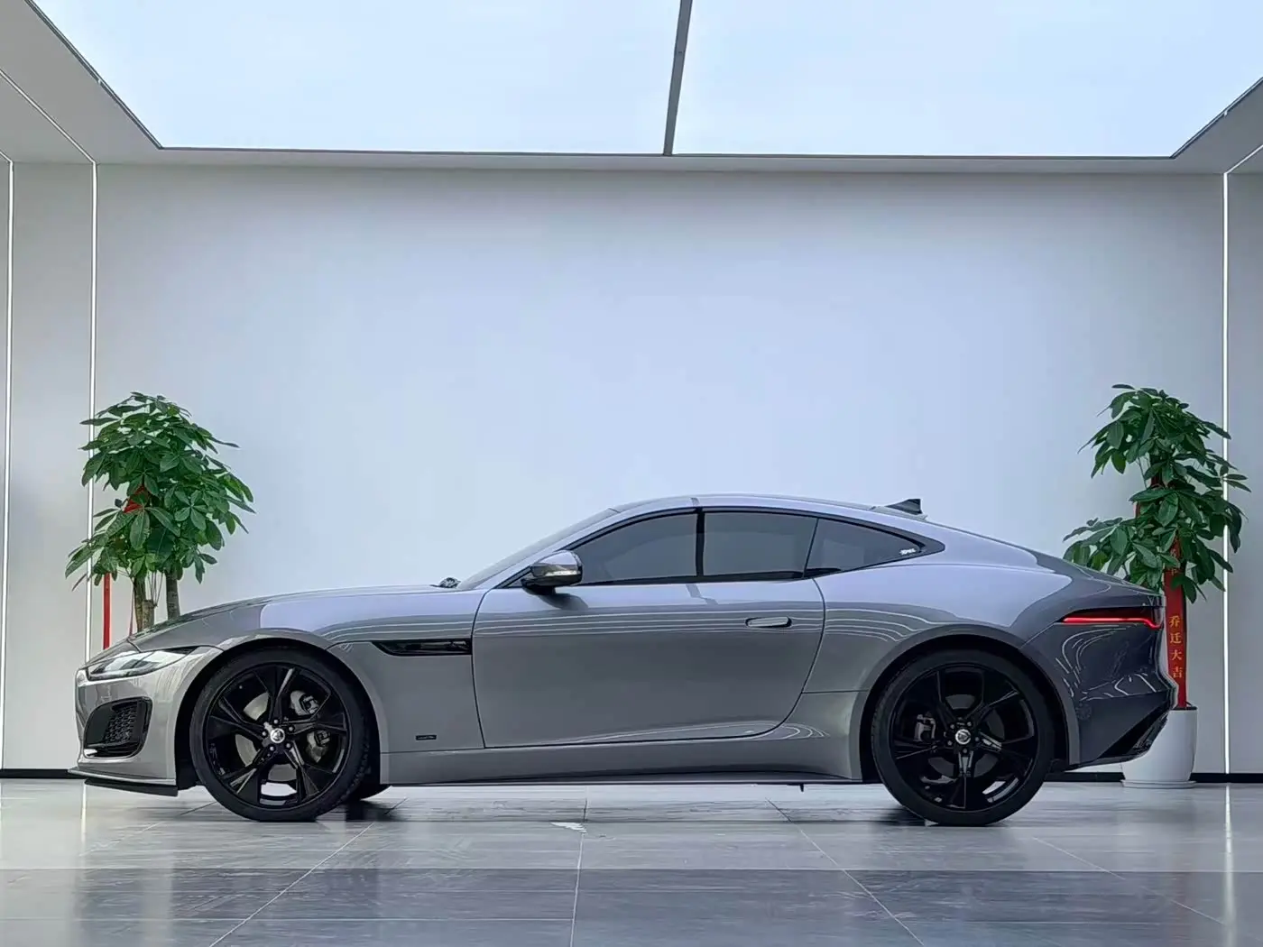 Jaguar F-TYPE 2024 — Photo 16/18
