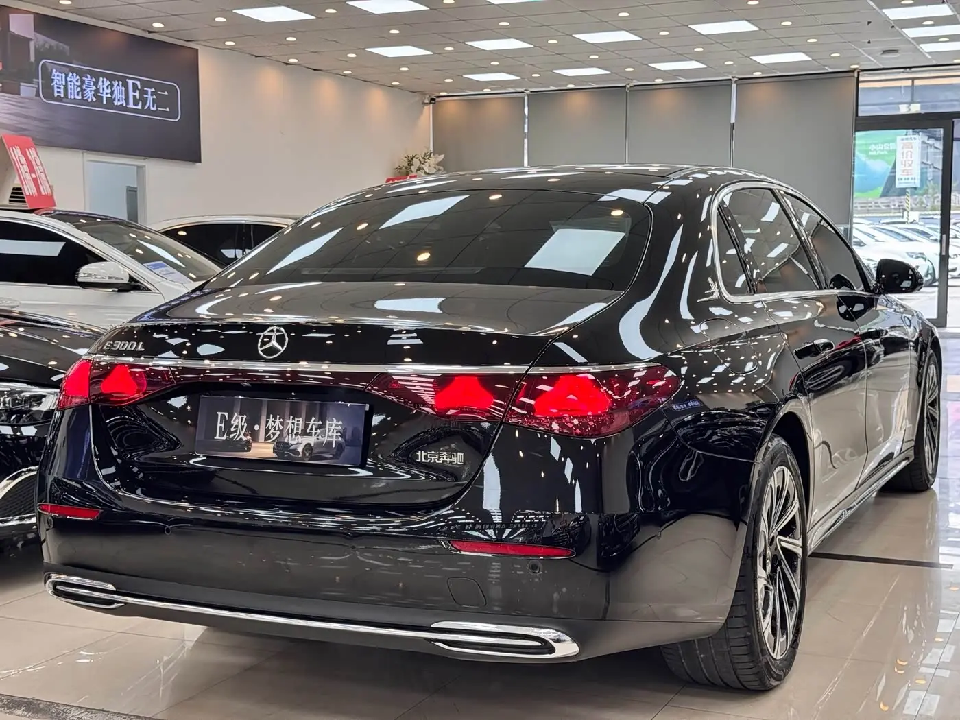 Mercedes-Benz E-Class 2024 — Photo 5/20