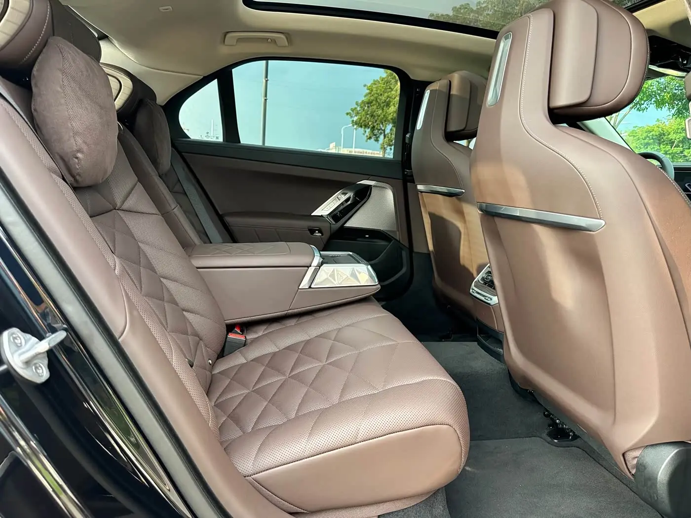 BMW 7 Series 2024 — Photo 11/20