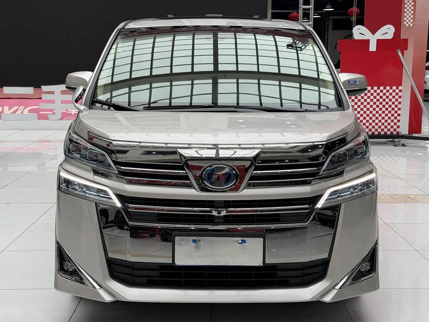 Toyota Vellfire 2020 — Photo 2/20